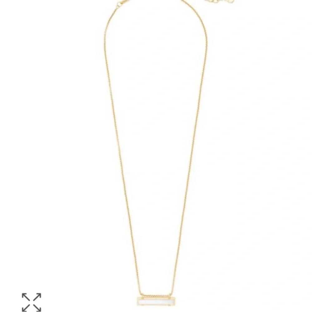 Kendra Scott Leanor Gold Pendant Necklace in White Pearl